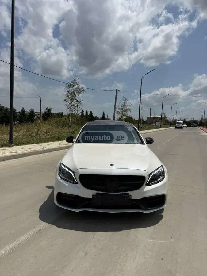 Mercedes-Benz C 300 2018 — photo 2