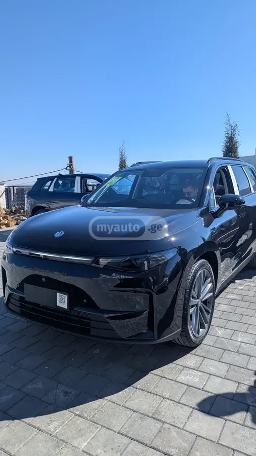 Leapmotor C16