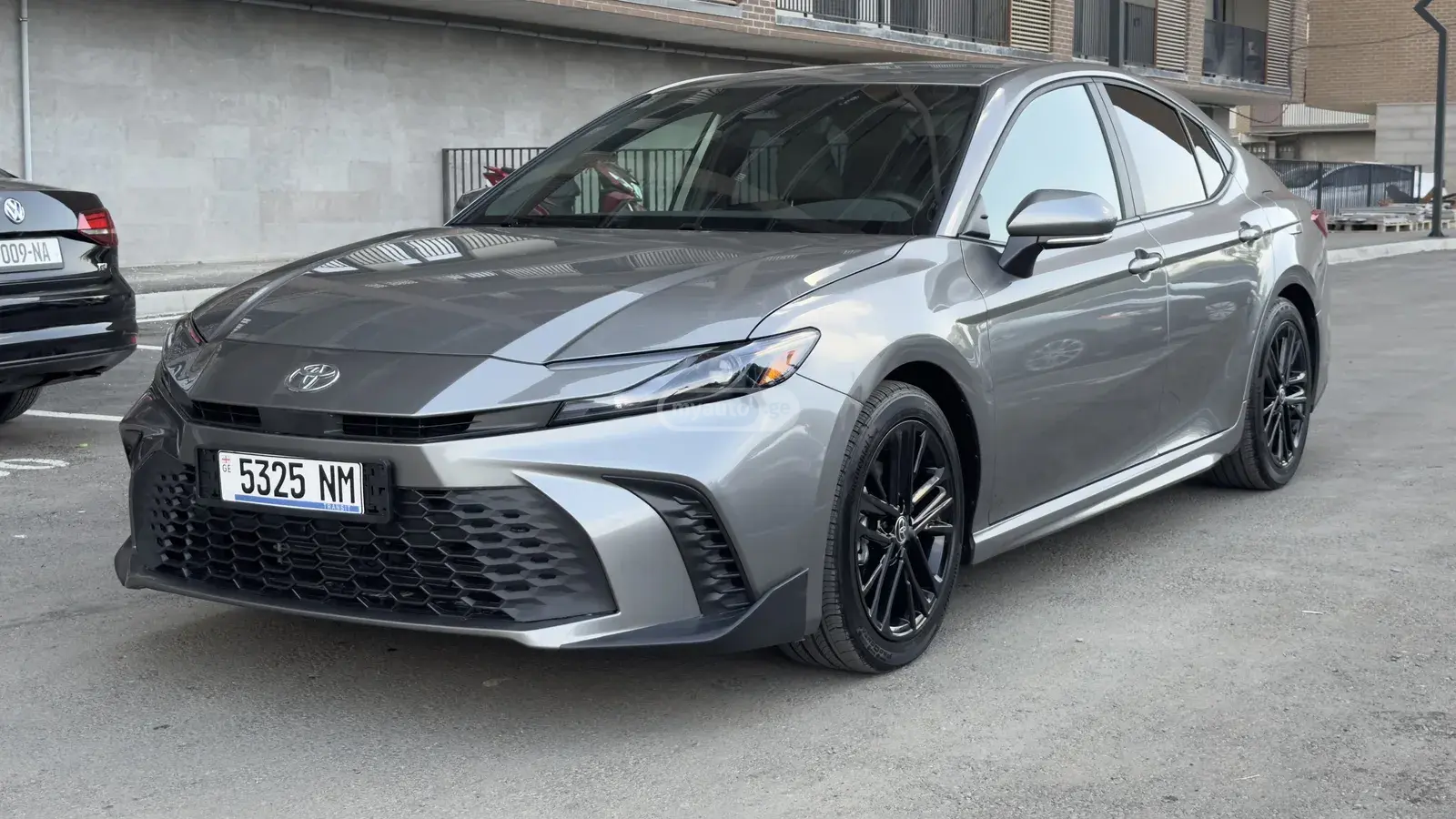 Toyota Camry 2025 — photo 2