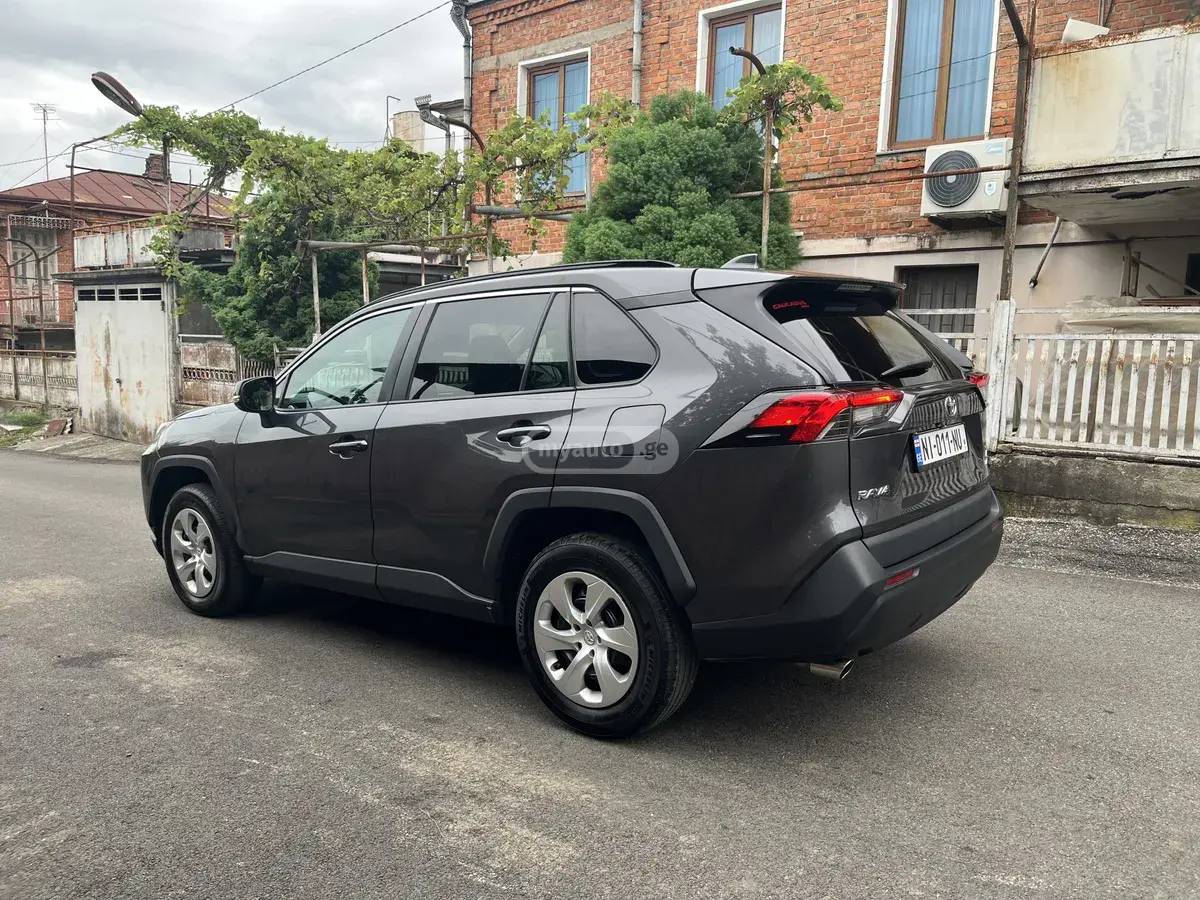 Toyota RAV4 2019 — photo 2