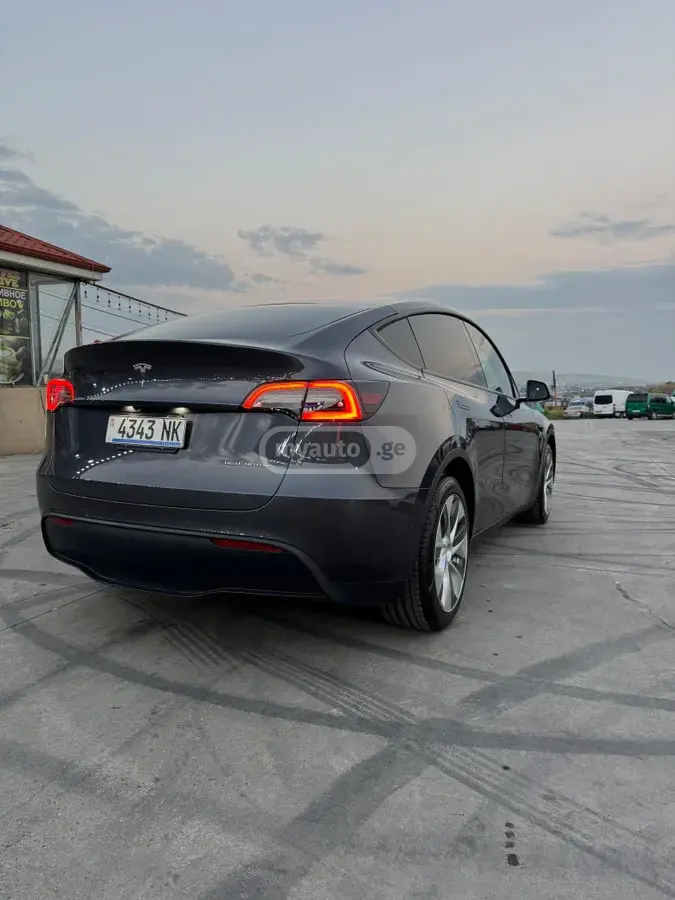 Tesla Model Y 2020 — photo 2