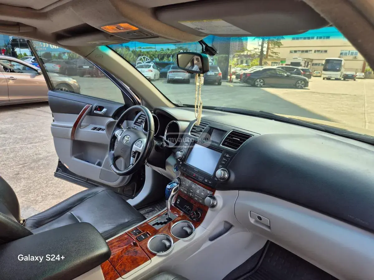 Toyota Highlander 2013 — photo 2