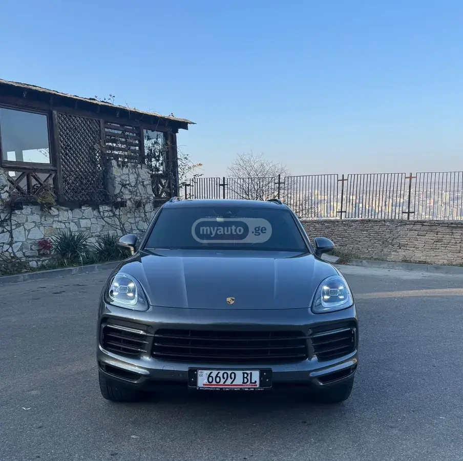 Porsche Cayenne 2020 — photo 2