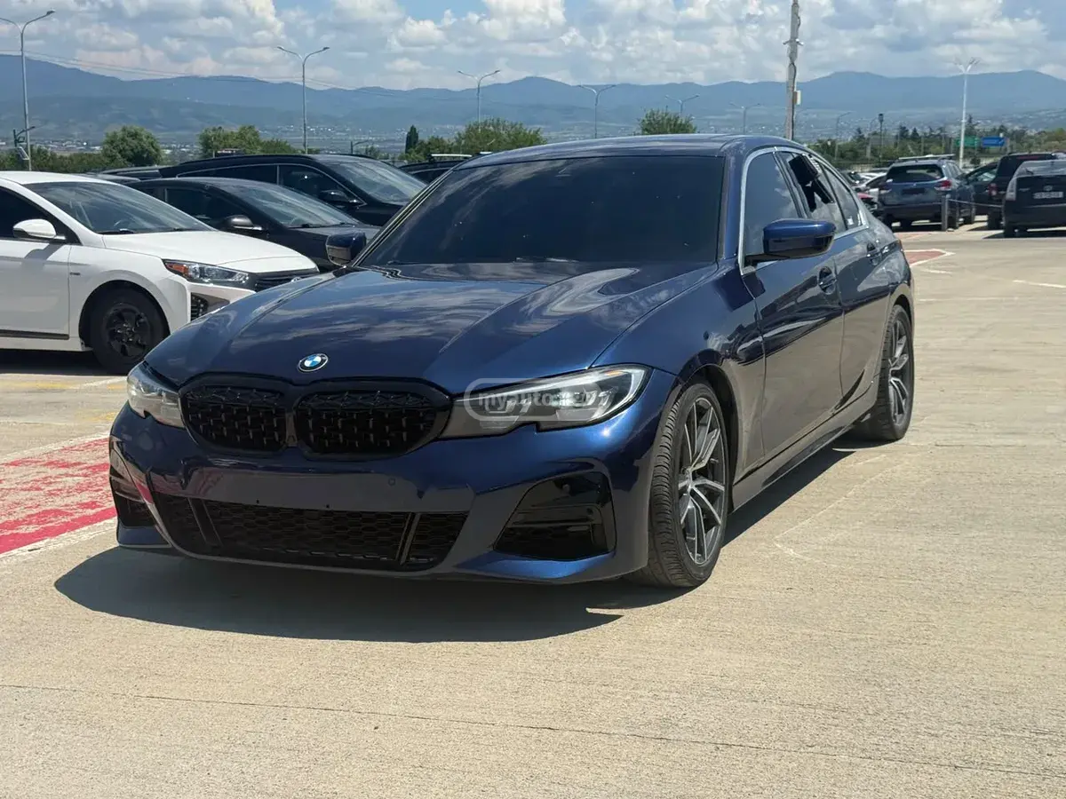 BMW 330 2019 — photo 2