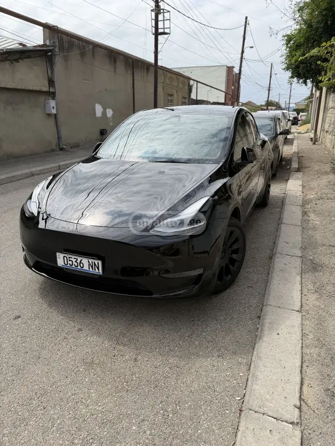Tesla Model Y 2023 — photo 2