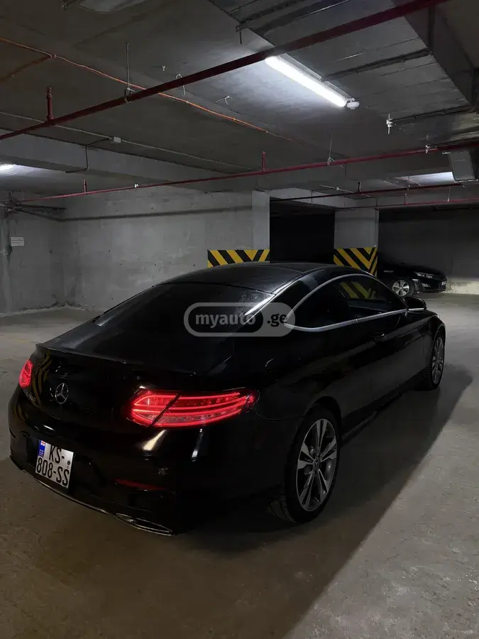 Mercedes-Benz C 300 2017 — photo 2