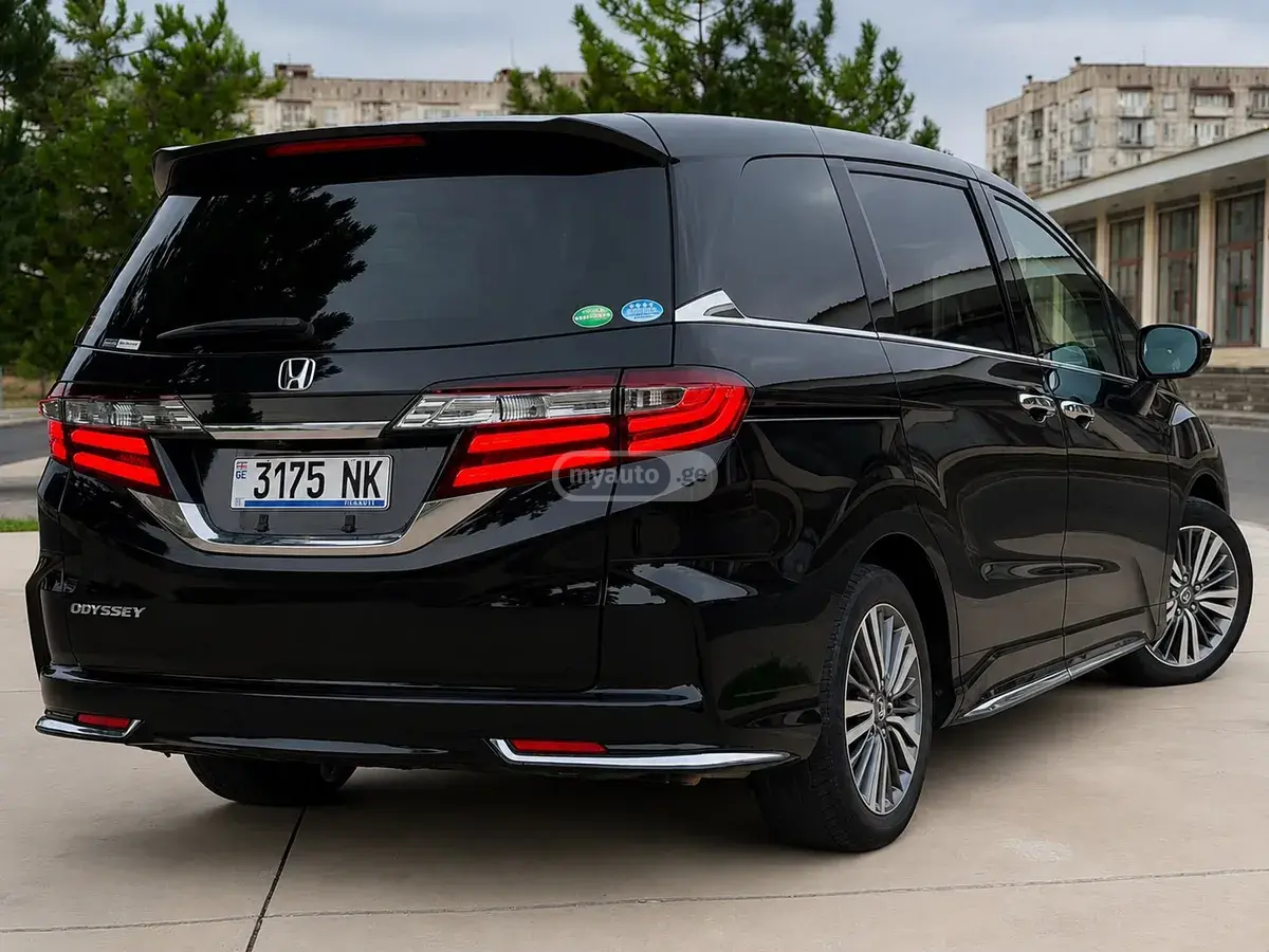 Honda Step Wagon 2019 — photo 2