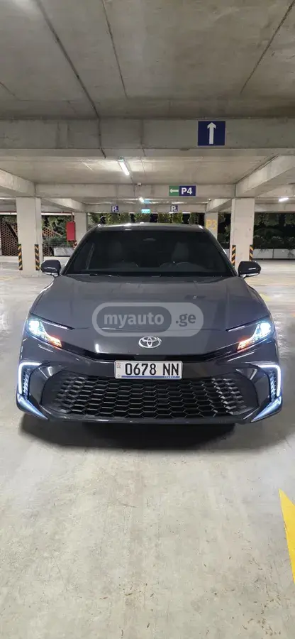 Toyota Camry 2026 — photo 2