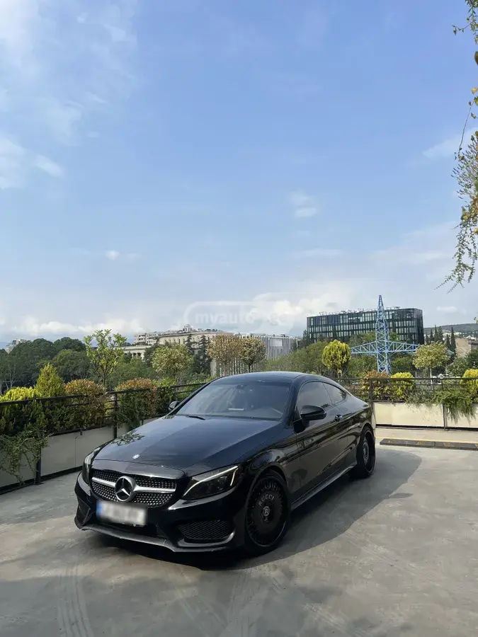 Mercedes-Benz C 300 2017 — photo 2