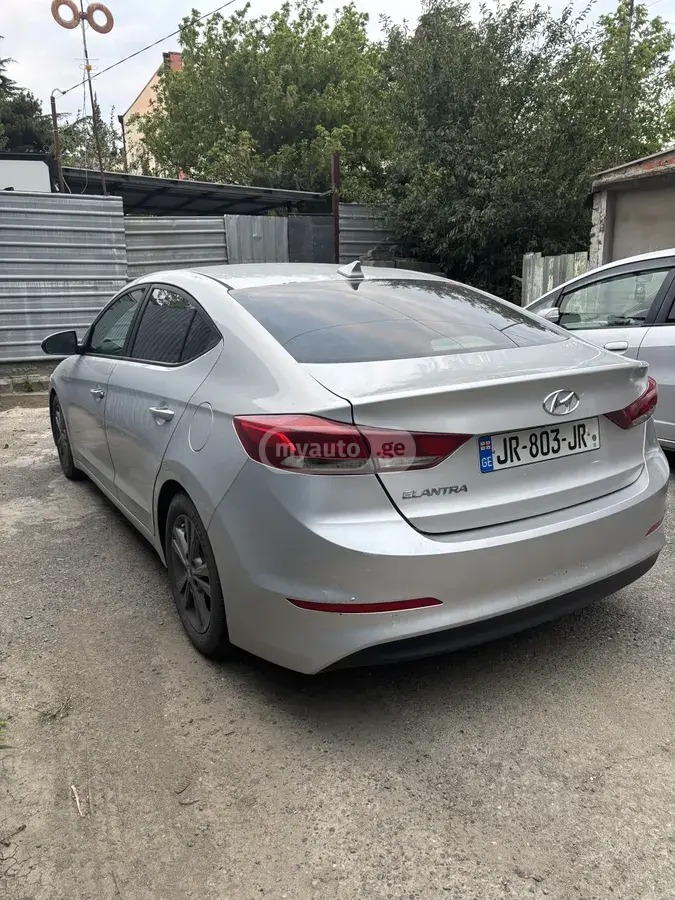 Hyundai Elantra 2017 — photo 2