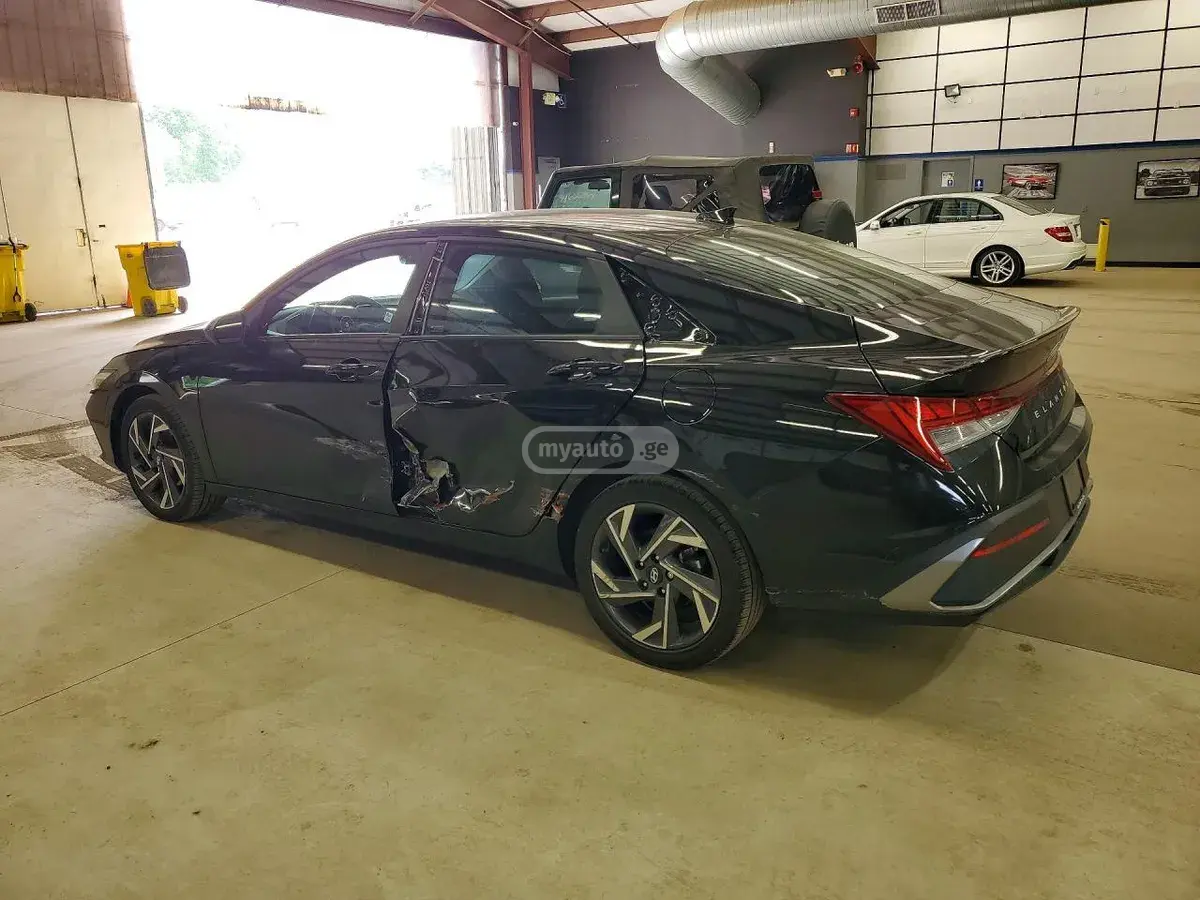 Hyundai Elantra 2025 — photo 2
