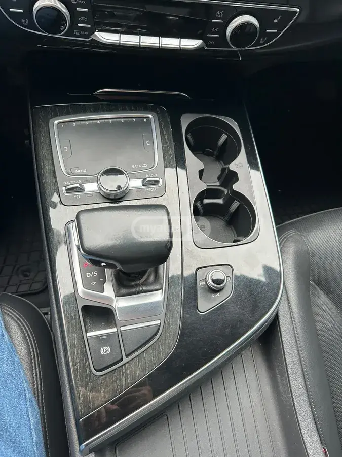 Audi Q7 2018 — photo 2