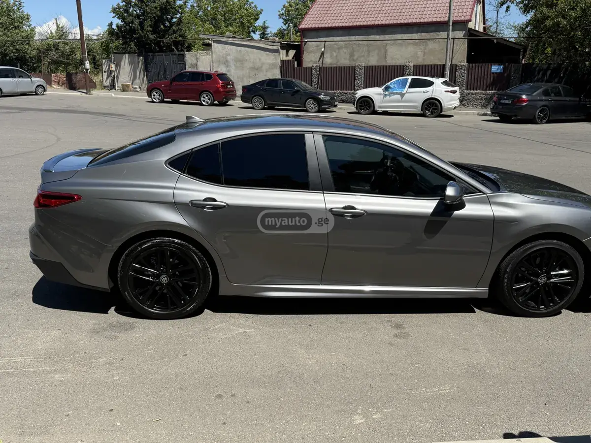Toyota Camry 2025 — photo 2