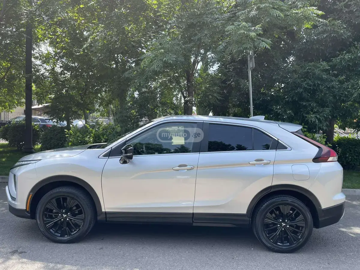 Mitsubishi Eclipse Cross 2021 — photo 2