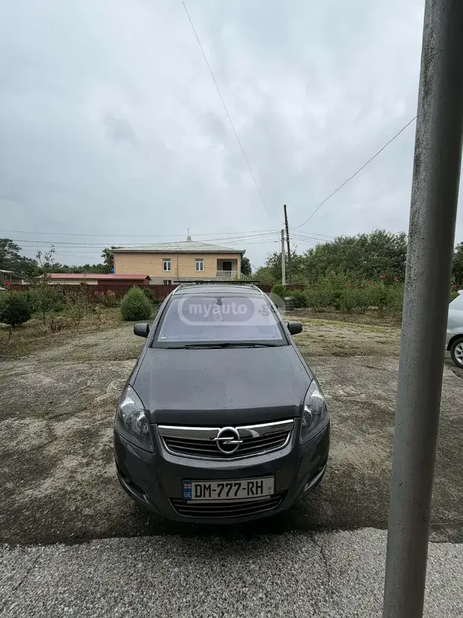 Opel Zafira 2011 — photo 2