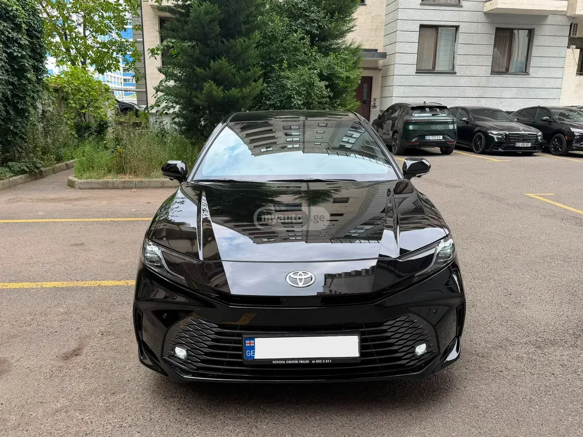 Toyota Camry 2026 — photo 2