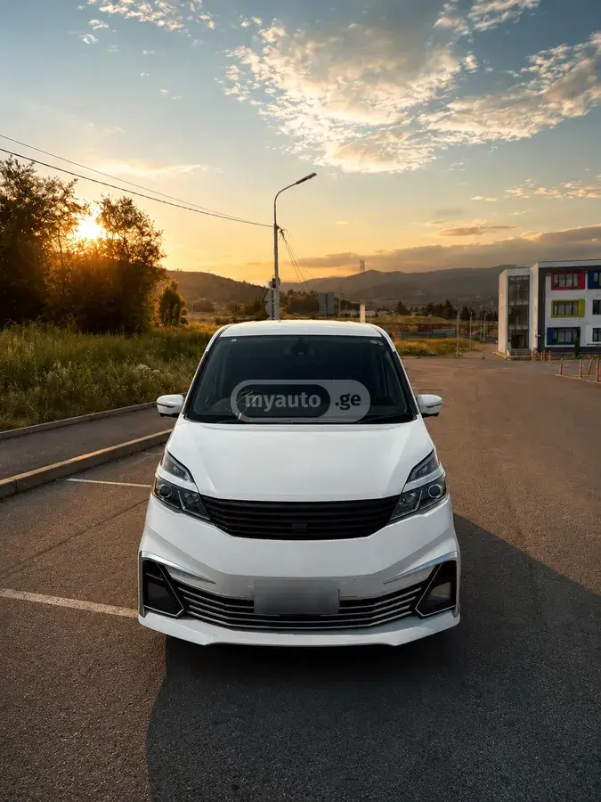 Nissan Serena 2017 — photo 2