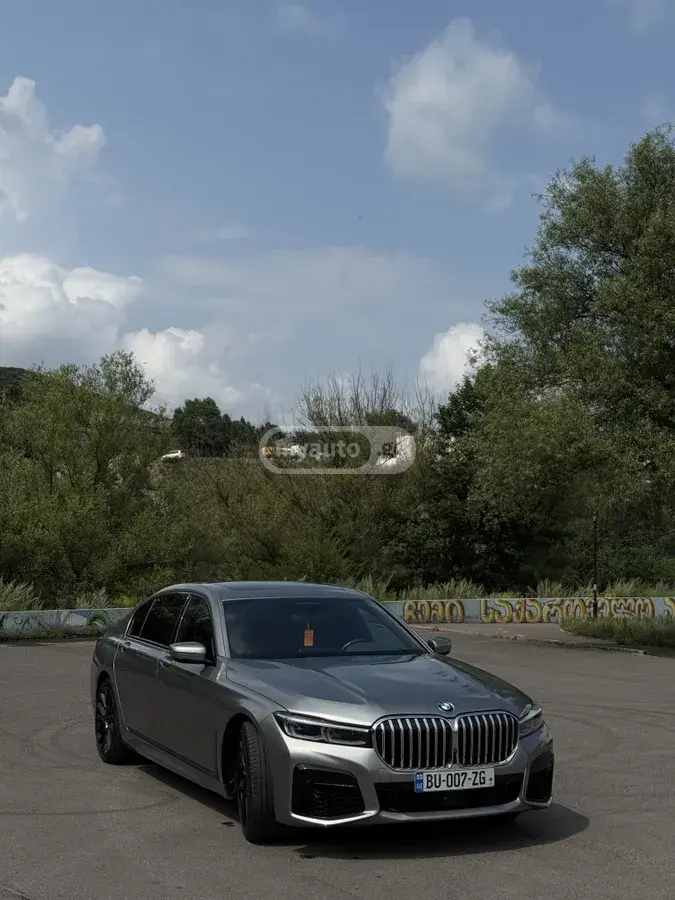 BMW 740 2022 — photo 2