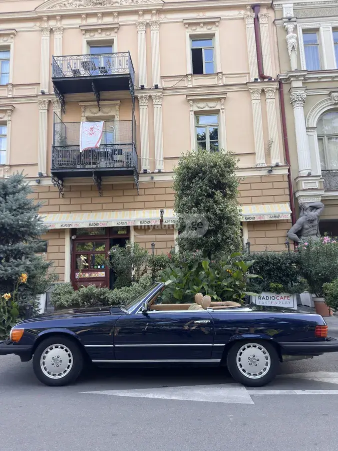 Mercedes-Benz SL 380 1984 — photo 2