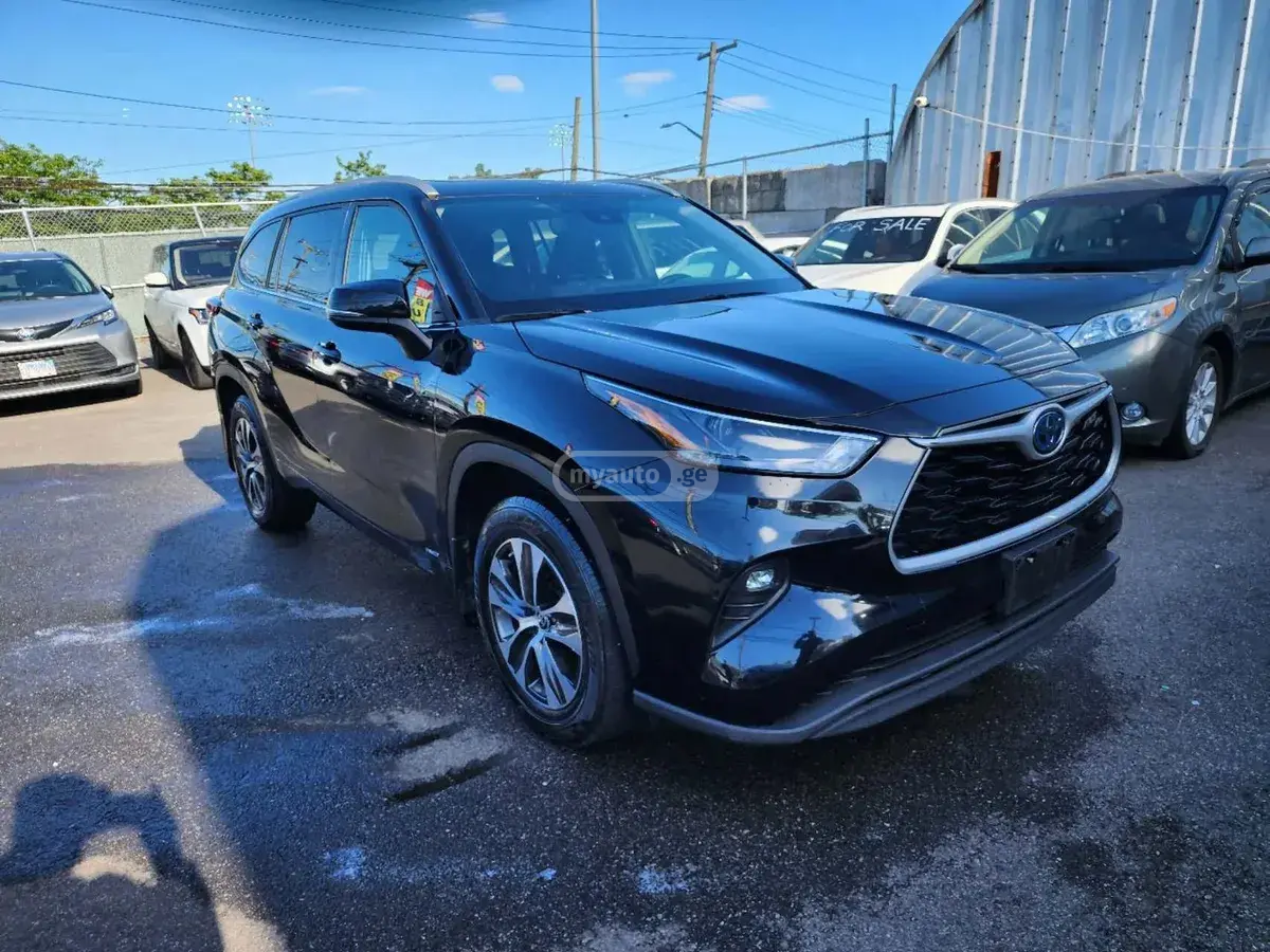 Toyota Highlander 2022 — photo 2