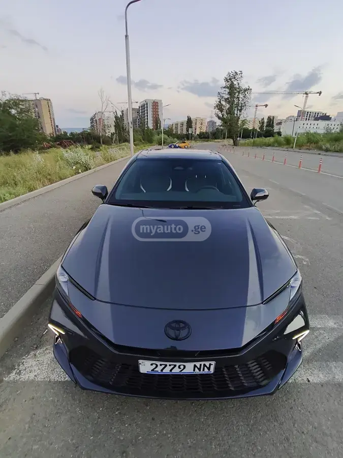 Toyota Camry 2025 — photo 2