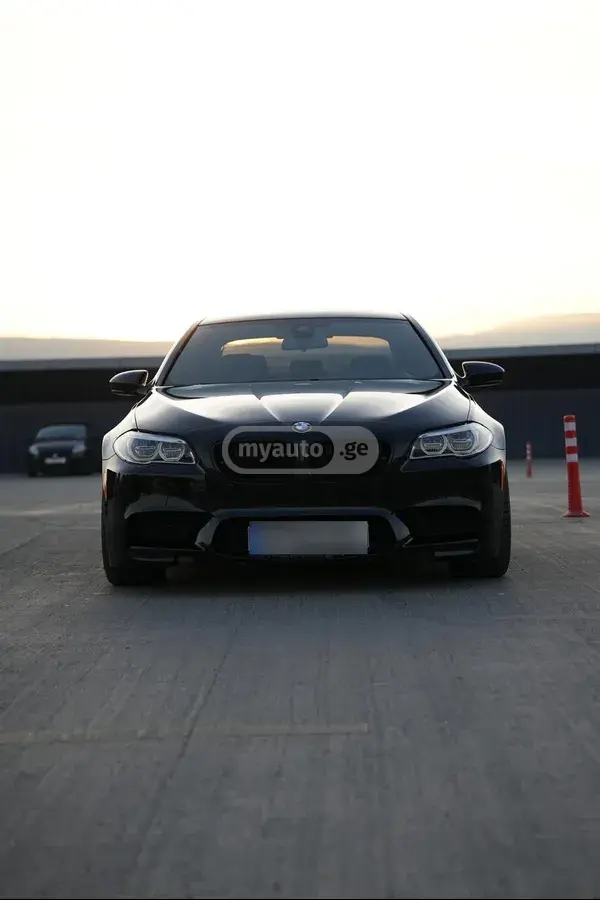 BMW M5 2013 — photo 2