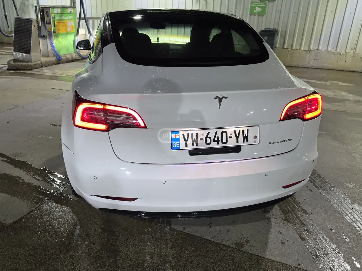 Tesla Model 3 2021 — photo 2