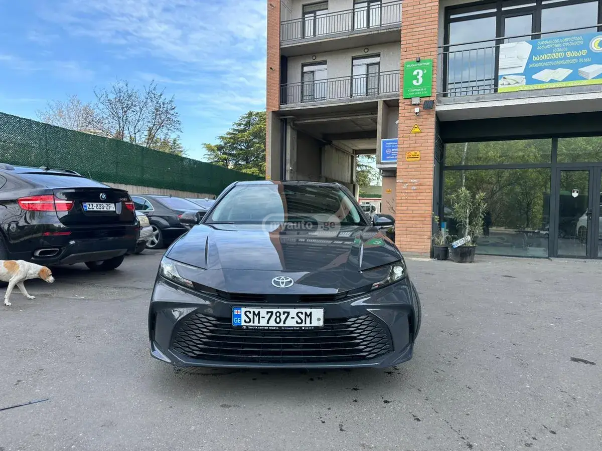 Toyota Camry 2025 — photo 2