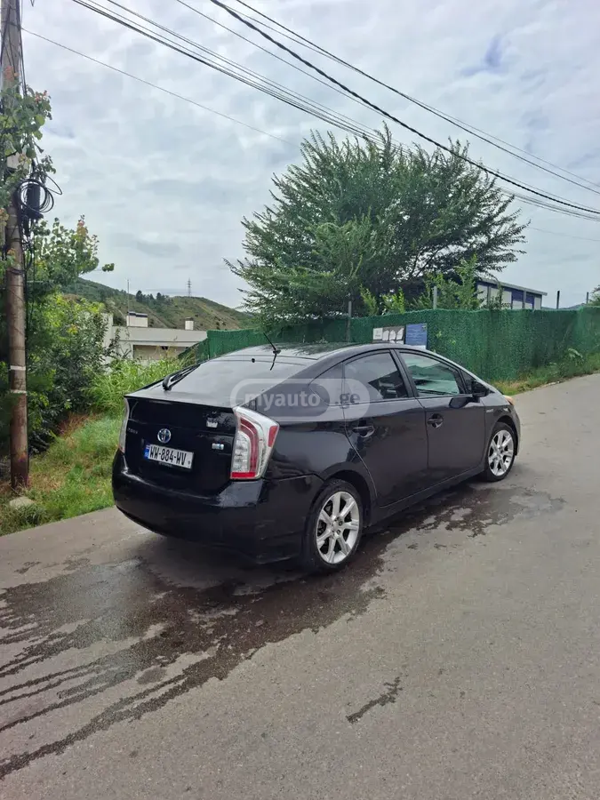 Toyota Prius 2013 — photo 2