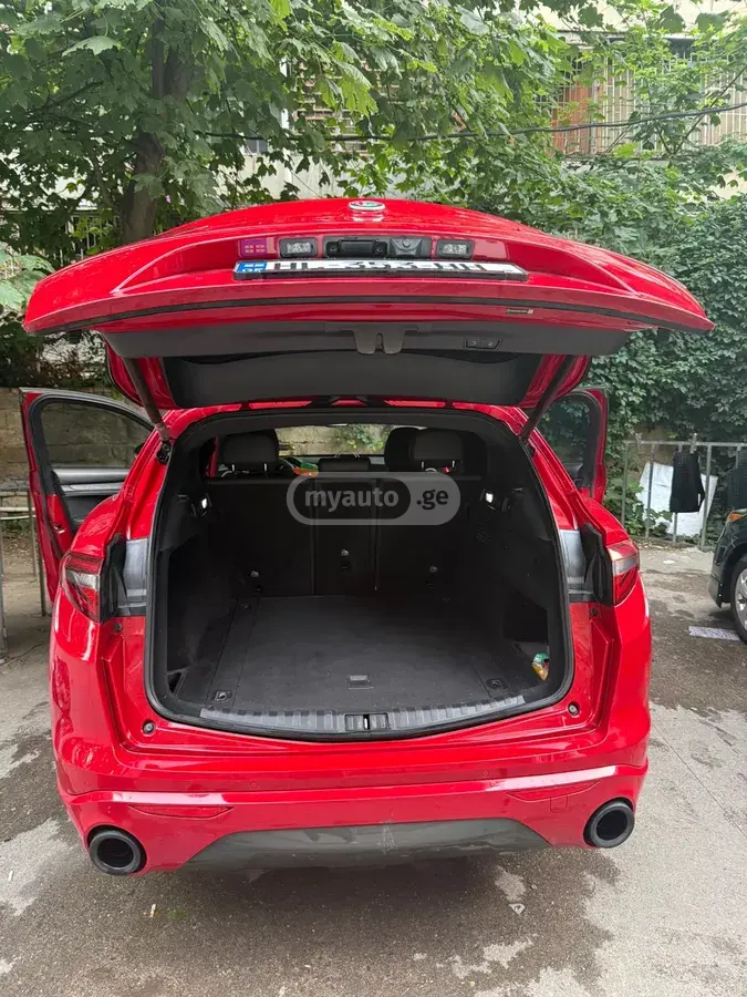 Alfa Romeo Stelvio 2020 — photo 2