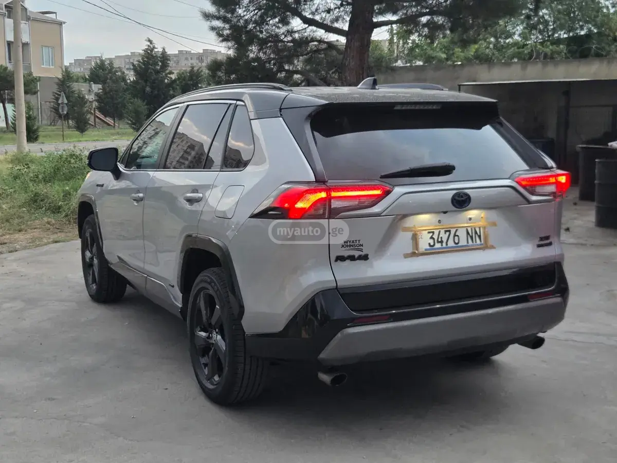 Toyota RAV4 2021 — photo 2