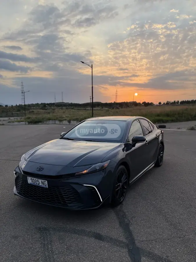Toyota Camry 2025 — photo 2
