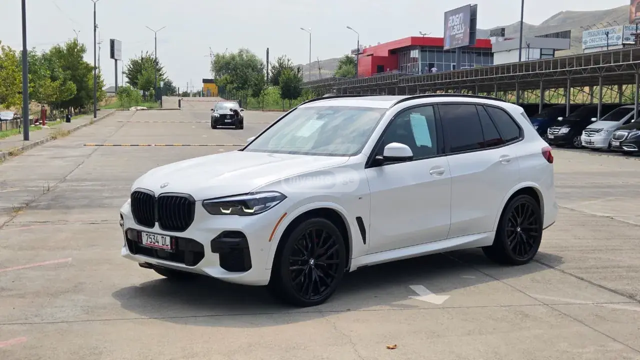 BMW X5 2021 — photo 2