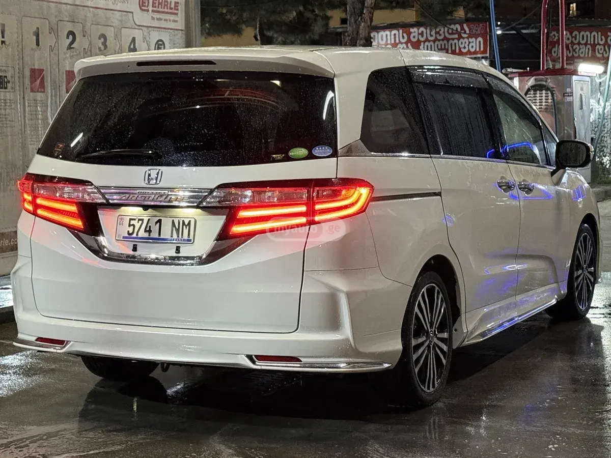 Honda Odyssey 2018 — photo 2