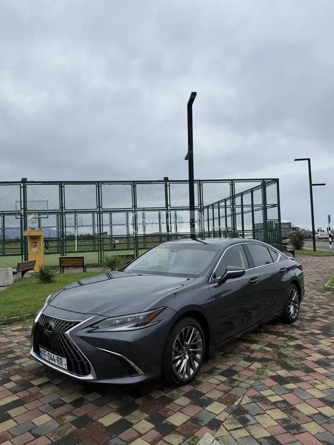 Lexus ES 300 2025 — photo 2