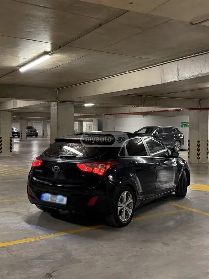 Hyundai Elantra 2013 — photo 2