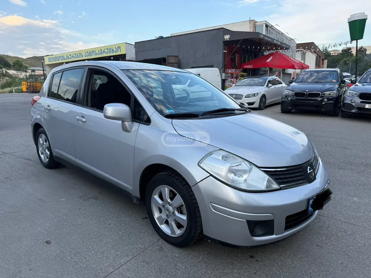 Nissan Versa 2012 — photo 2