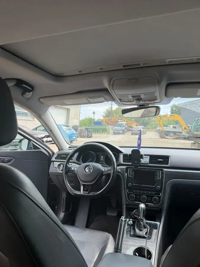 Volkswagen Passat 2017 — photo 2