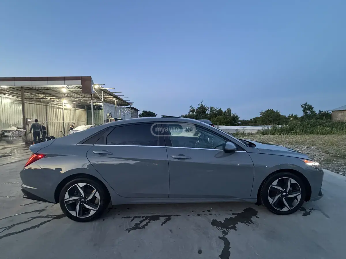 Hyundai Elantra 2022 — photo 2