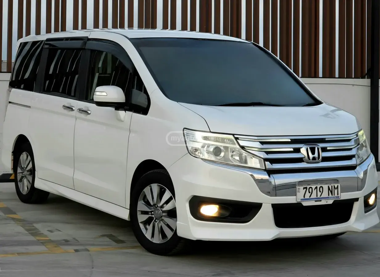 Honda Step Wagon 2014 — photo 2