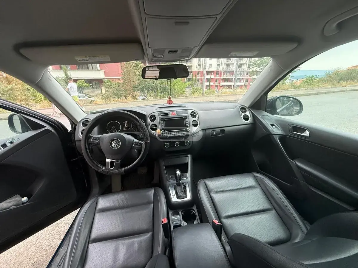 Volkswagen Tiguan 2011 — photo 2