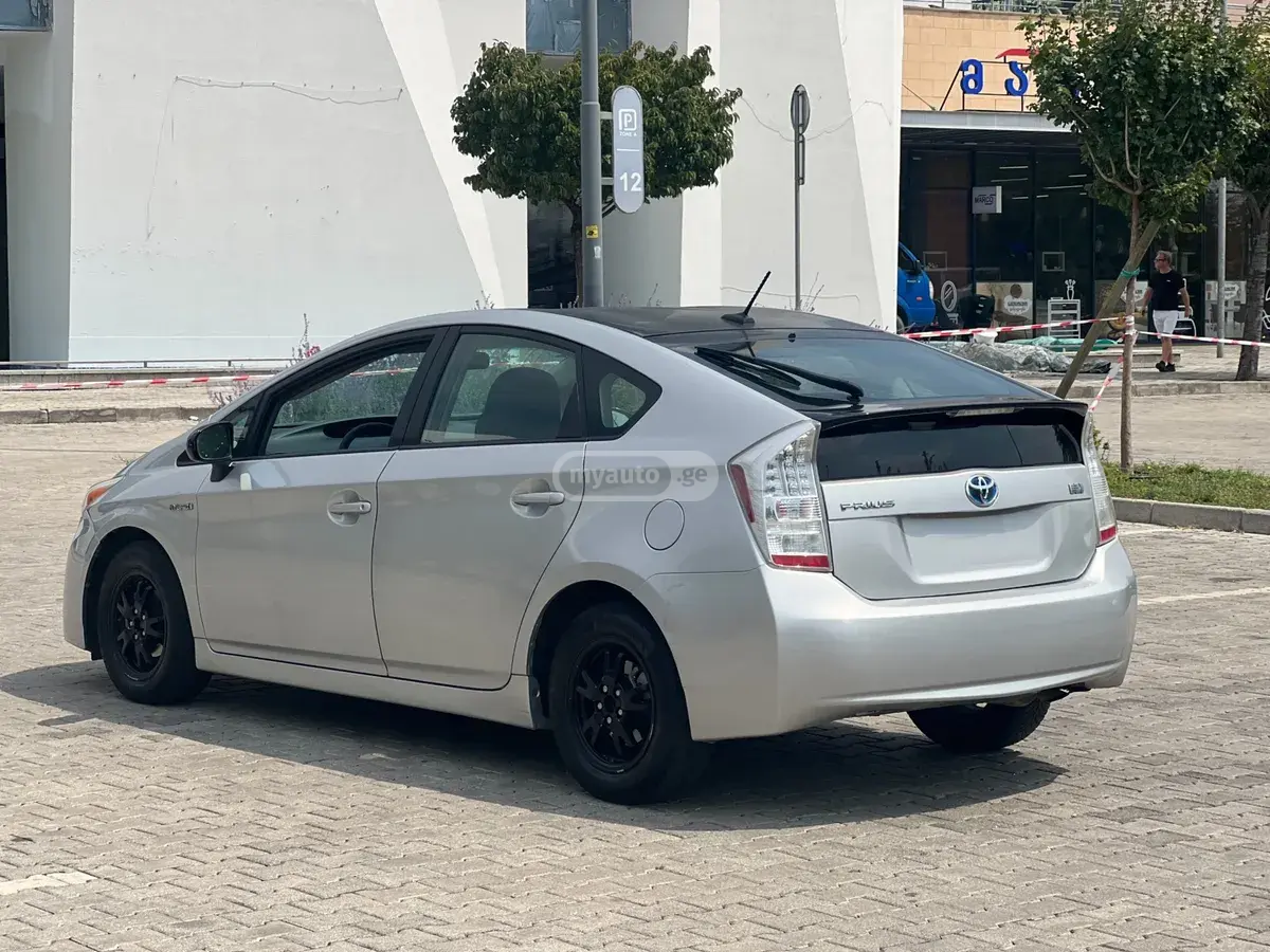 Toyota Prius 2010 — photo 2