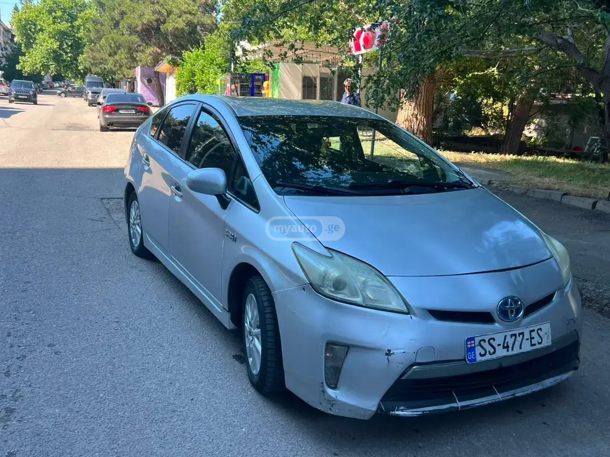 Toyota Prius 2013 — photo 2