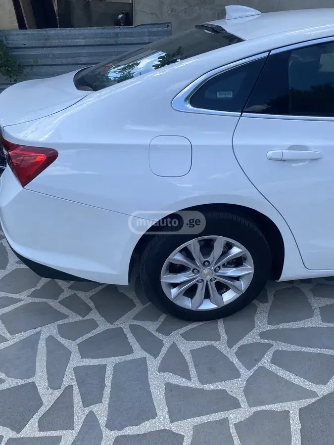 Chevrolet Malibu 2023 — photo 2