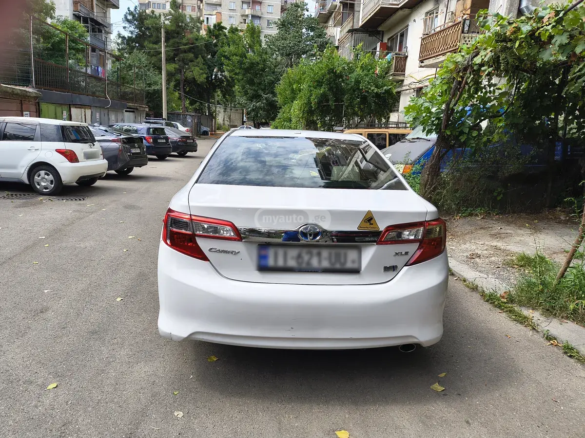 Toyota Camry 2013 — photo 2