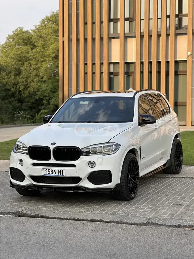 BMW X5 2015 — photo 2