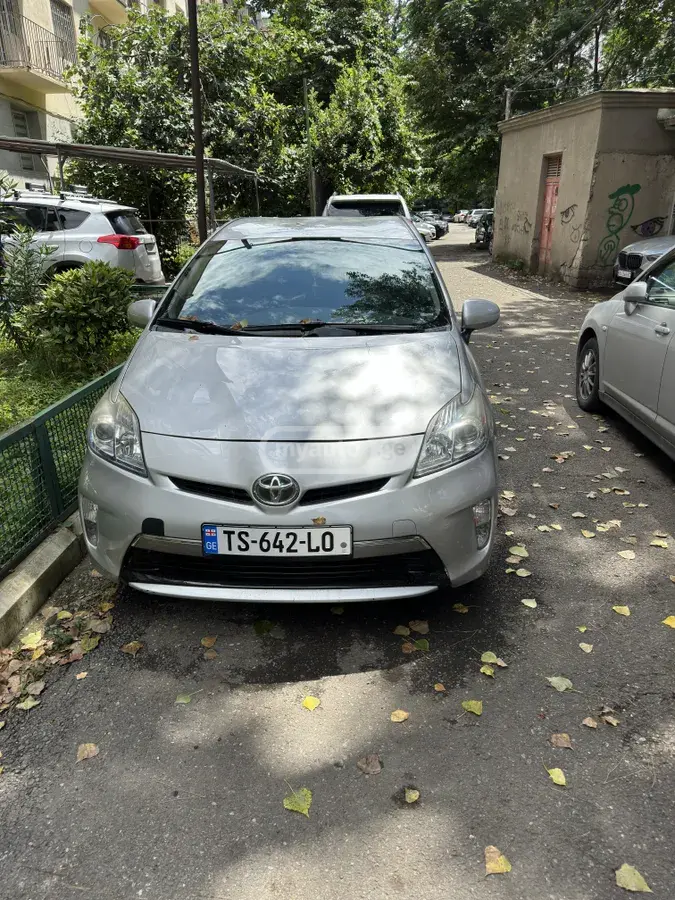 Toyota Prius 2012 — photo 2