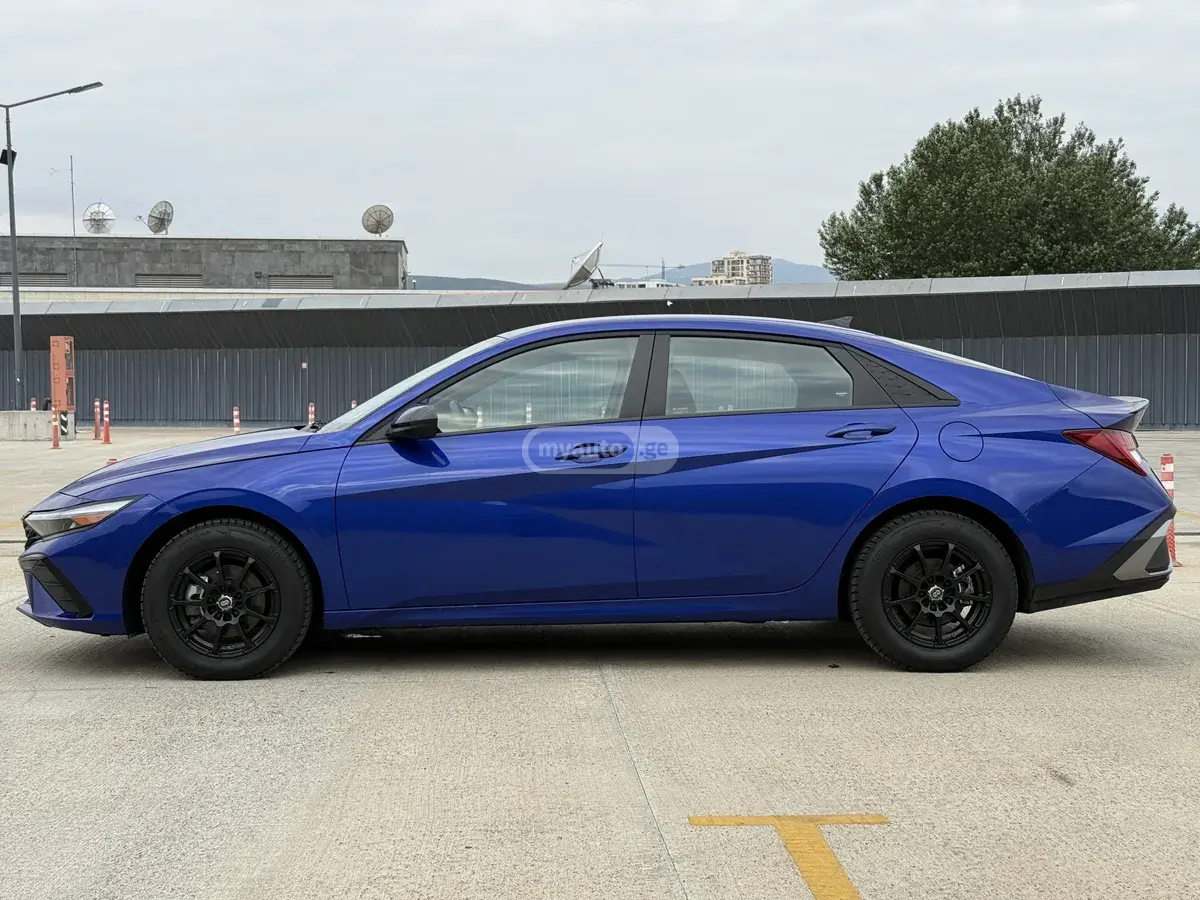 Hyundai Elantra 2025 — photo 2