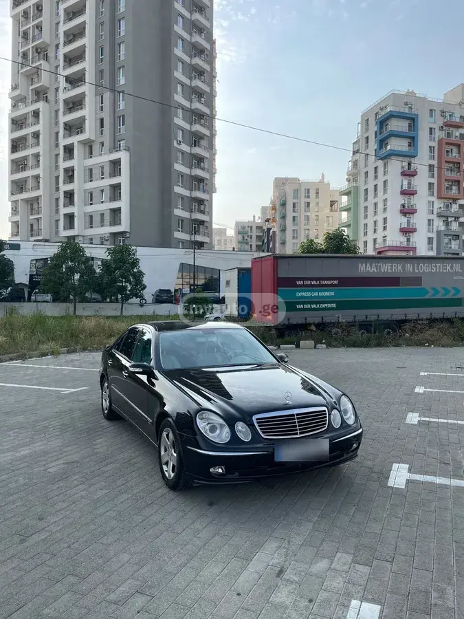 Mercedes-Benz E 350 2004 — photo 2