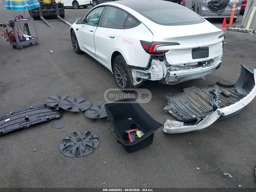 Tesla Model 3 2024 — photo 2